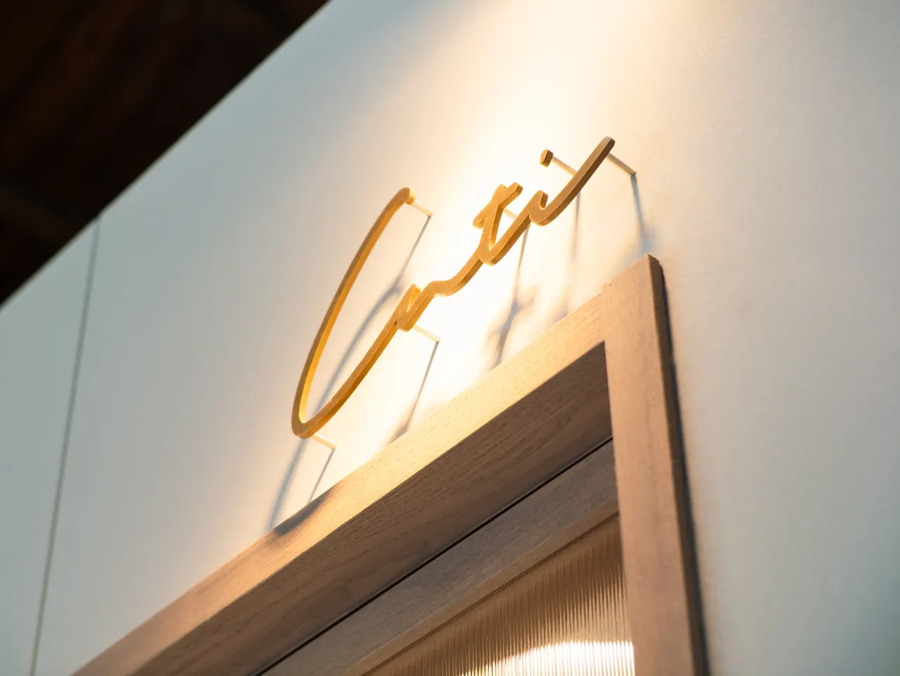 Eyelash salon Cuti 店舗外看板